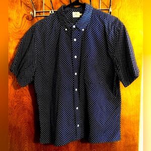 Faherty Men’s Large Lightweight Blue With White Geometric Short Sleeve BD